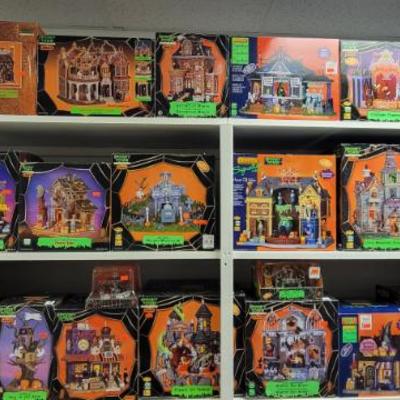 Sale Photo Thumbnail #192: Lemax Spooky Town