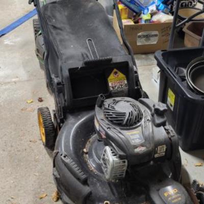 Sale Photo Thumbnail #425: Poulan Pro Mower