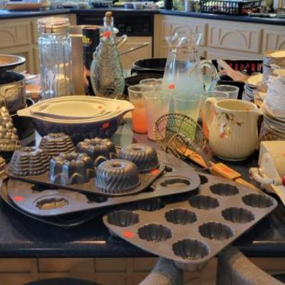 Sale Photo Thumbnail #51: Pyrex and Blendo Pitcher Set