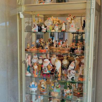Sale Photo Thumbnail #5: Nice Curio and
Franklin Mint
Arni Thornes
Gudenrath Reuge and
Hand carved Santa's