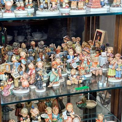 (19pc) Shelf Of Hummel Figurines | Dimensions: h. 6.25 in (tallest)
