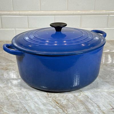 LE CREUSET BLUE #28 | Dimensions: h. 7.5 x w. 14.5 in (over handles)
