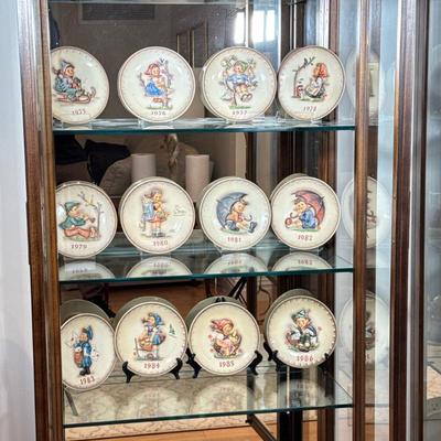 (12pc) 1971-1982 Hummel Plates | Dimensions: dia. 7.5 in
