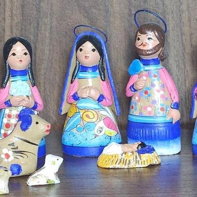 AZ104J Ceramic Pottery Christmas Nativity