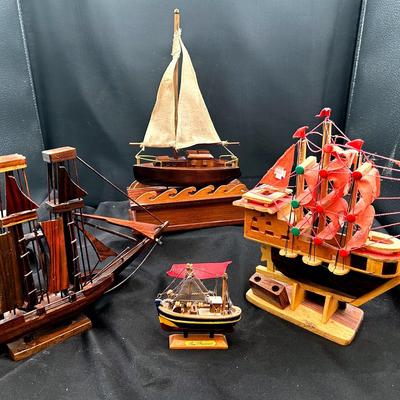 AZ682J George Good 1984 Ship Music Box & More