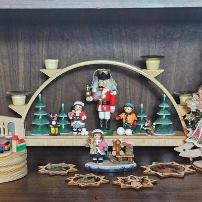 AZ112J Wood Holiday Ornaments Music Box