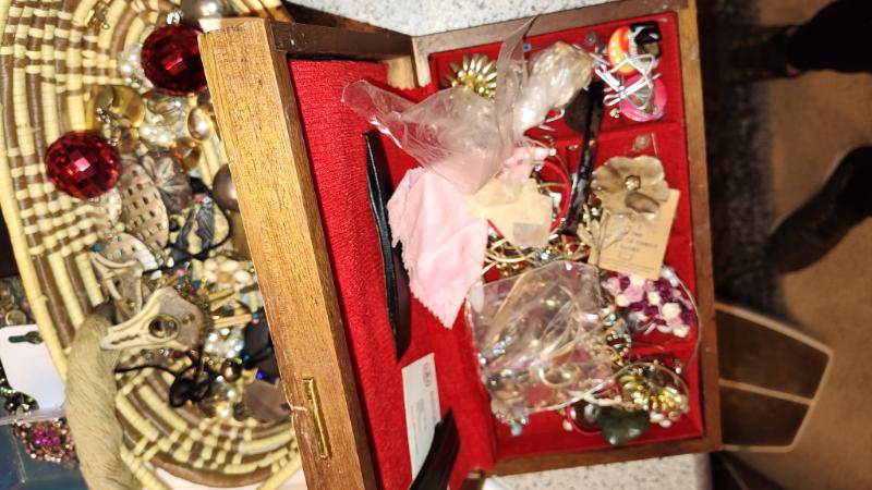 Sale Photo Thumbnail #387