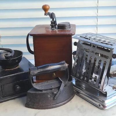 Roasting And Toasting - Coffee Grinders And Small Appliances From Another Era