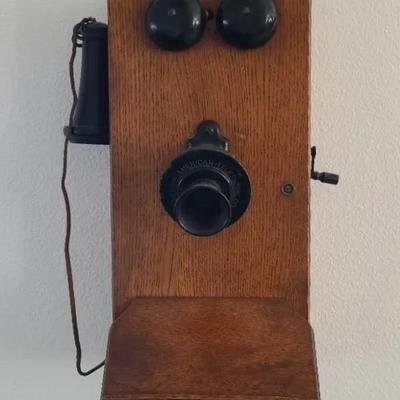 Hallå - Old Fashioned Swedish-American Telephone Co Wall Mounted Phone. 