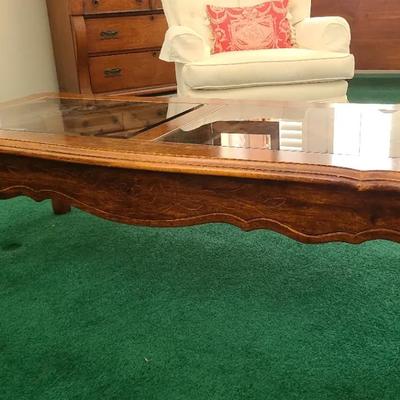 Coffee Table With Glass Top Inserts And Lattice Wood Backdrop