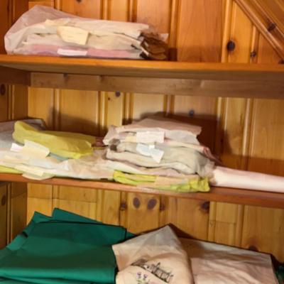 Vintage Cloth Napkins & Tablecloths