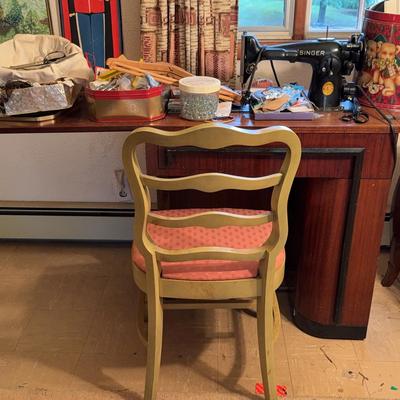 Antique Singer Sewing Machine, Table & Accessories