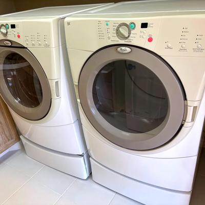 “Whirlpool” Duet Washer and Dryer Set 