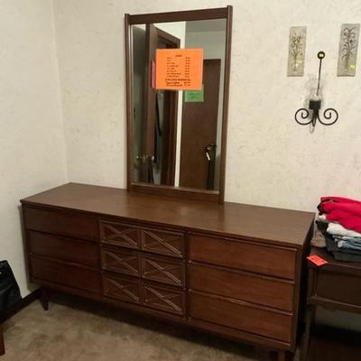 Bassett queen bedroom set-MCM