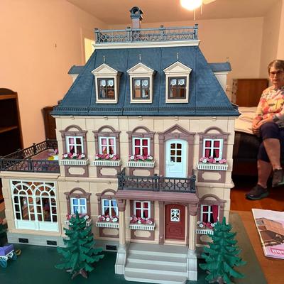 Play mobile Doll House