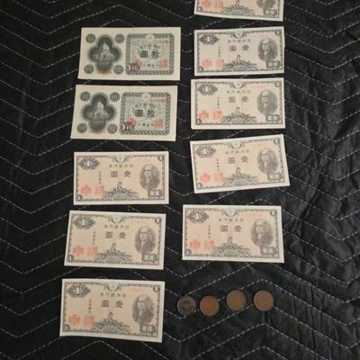10 Yen, And 1 Yen Bills And Coins 