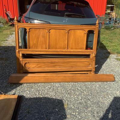 Full Size Solid Wood Bed frame (Full Size)