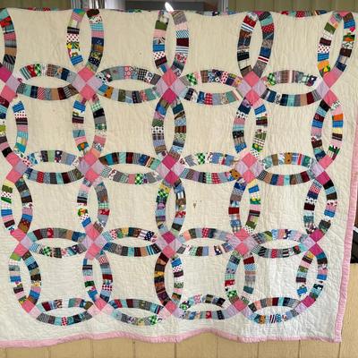 Beautiful Antique Pink And White Double Wedding Ring Quilt For Repair