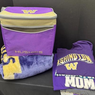 Washington Huskies Clothing & Memorabilia
