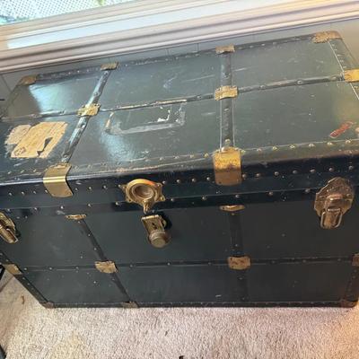 Vintage Vulcanized Steamer Trunk With Lamp