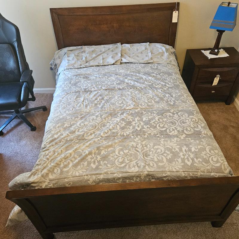 Sale Photo Thumbnail #68: Bedspread w2 pillow cases