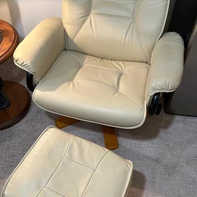 Cream Swivel Lounge Chair With Ottoman 