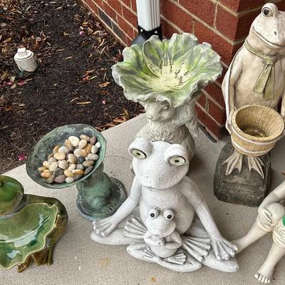 Group Of Lawn & Garden Decor - Lots Of Frogs 