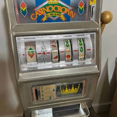 Casino Crown Slot Machine 