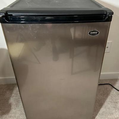 Sanyo Stainless Door Small Refrigerator 