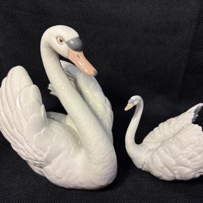 Pair Of Lladro Swans 