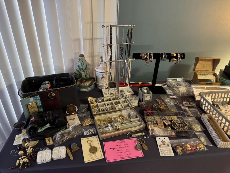 Sale Photo Thumbnail #46: Jewelry & smalls