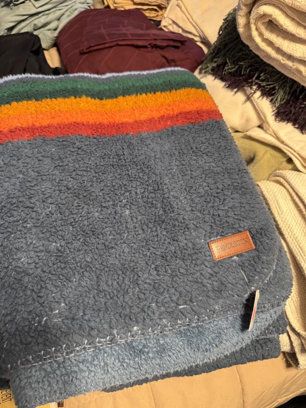 Sale Photo Thumbnail #26: Pendleton Blanket