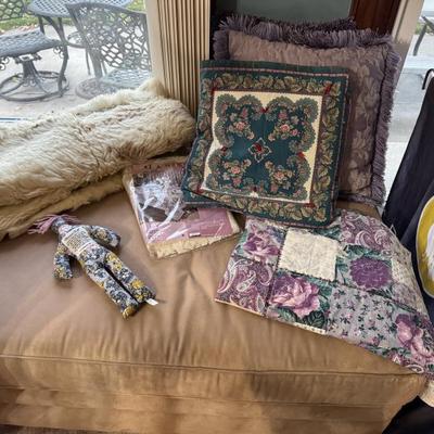 Bassett Ottoman with storage 