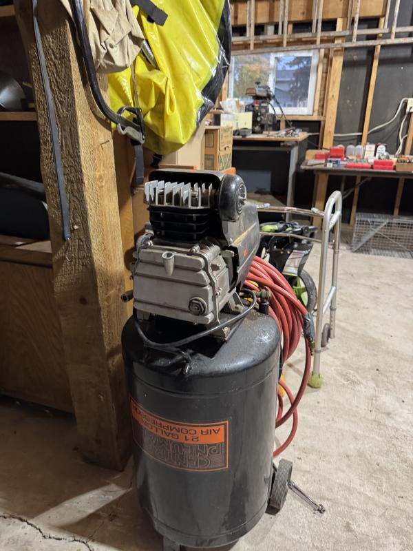 Sale Photo Thumbnail #110: Air compressor 