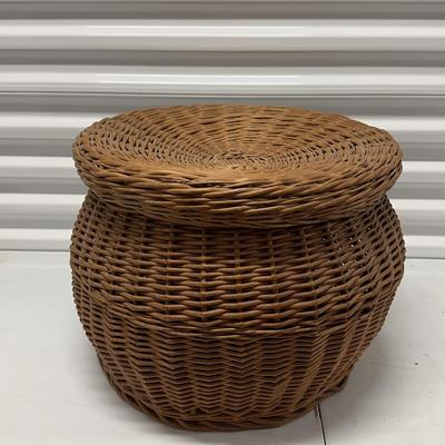 Large Lidded Basket (or Small Hamper)