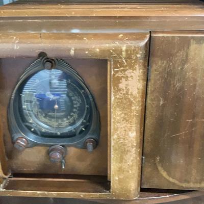 Antique Zenith Table Radio 