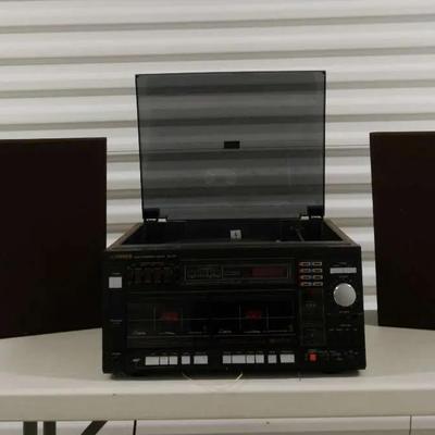 Fisher Turntable, Cassette, and AM/FM Radio With 2 Speakers