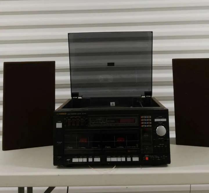 Fisher Turntable, Cassette, and AM/FM Radio With 2 Speakers