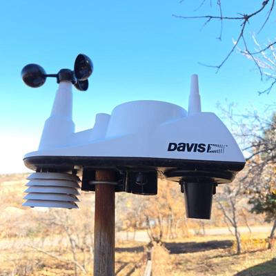 Lot #101 - Davis Instruments Vantage Vue Wireless Integrated Sensor Suite Weather Station