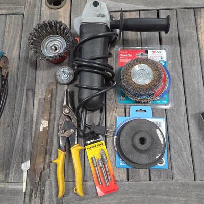 Lot #196 - Angle Grinder, Cutting Disks, Wire Brushes, Chisels & More