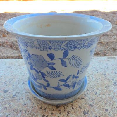 Lot #78 - Bombay Company Blue & White Chinoiserie Chachepot Planter