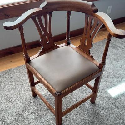 Corner Chair 
