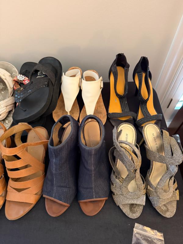 Sale Photo Thumbnail #136