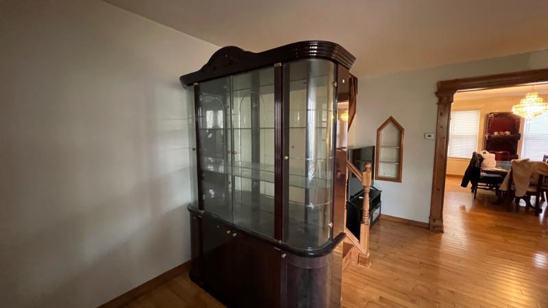 Sale Photo Thumbnail #3: Display cabinet 