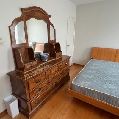 Queen size bed. Dresser drawer 