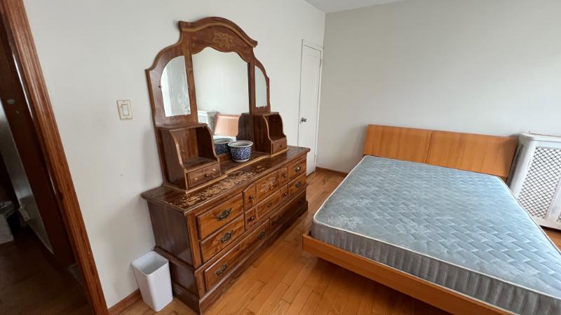 Sale Photo Thumbnail #7: Queen size bed. Dresser drawer 