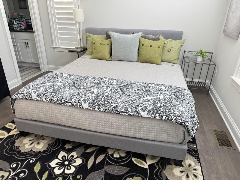 Sale Photo Thumbnail #9