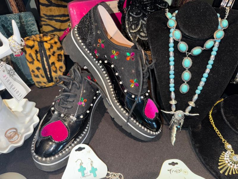 Sale Photo Thumbnail #246