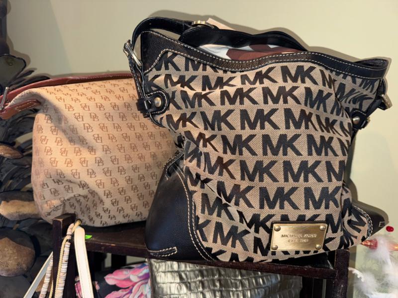 Sale Photo Thumbnail #253