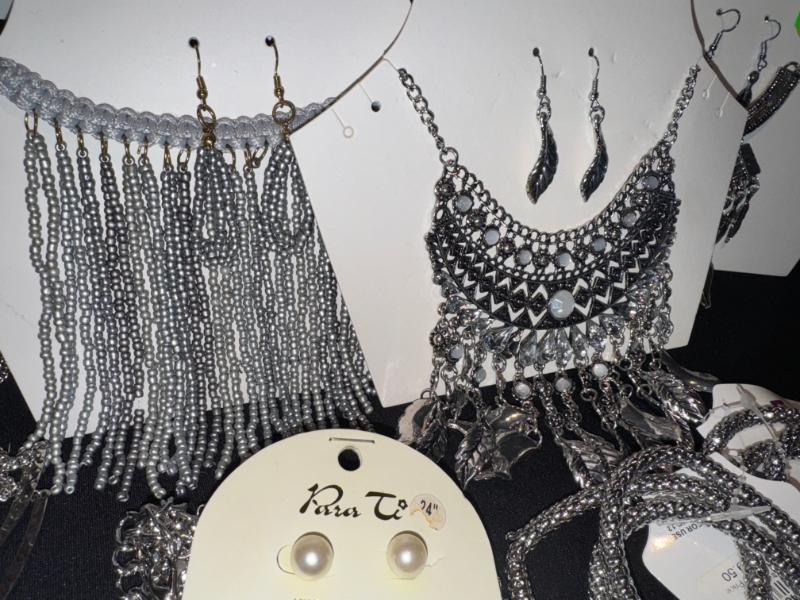 Sale Photo Thumbnail #250